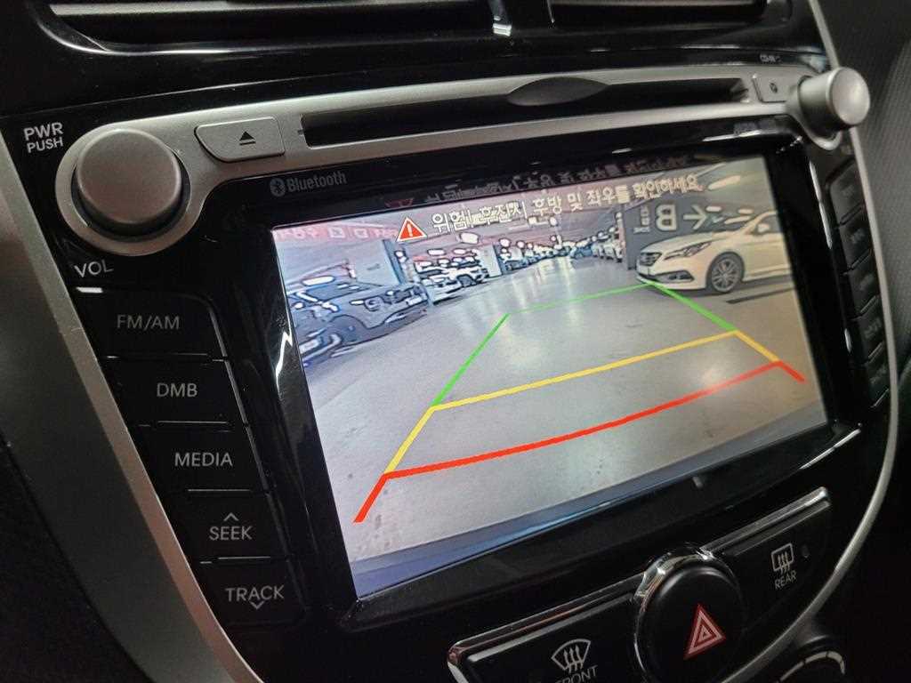 HYUNDAI Accent - Vista 11