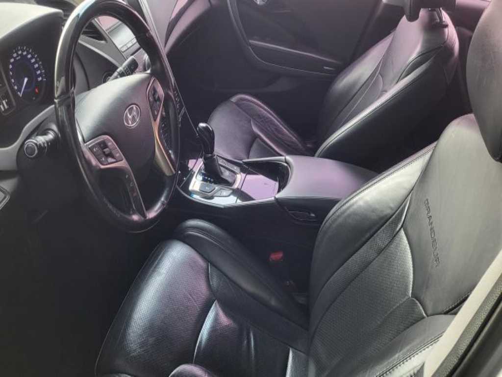 HYUNDAI Grandeur - Vista 9