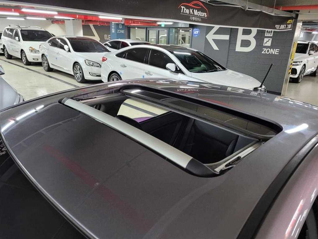 HYUNDAI Accent - Vista 5