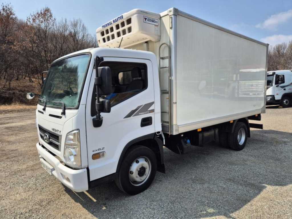 medium and large cargo truck - Vista 4