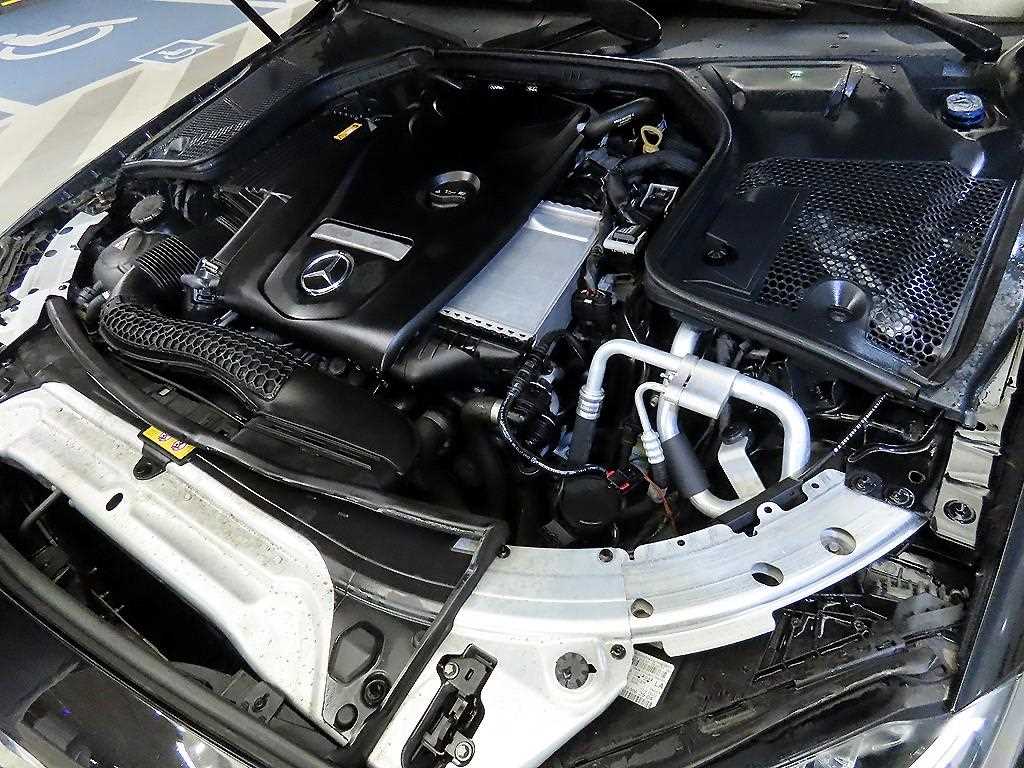 Mercedes Benz C Class 2017 Negro - Importación desde Corea - HF Imports Iquique - Foto 19