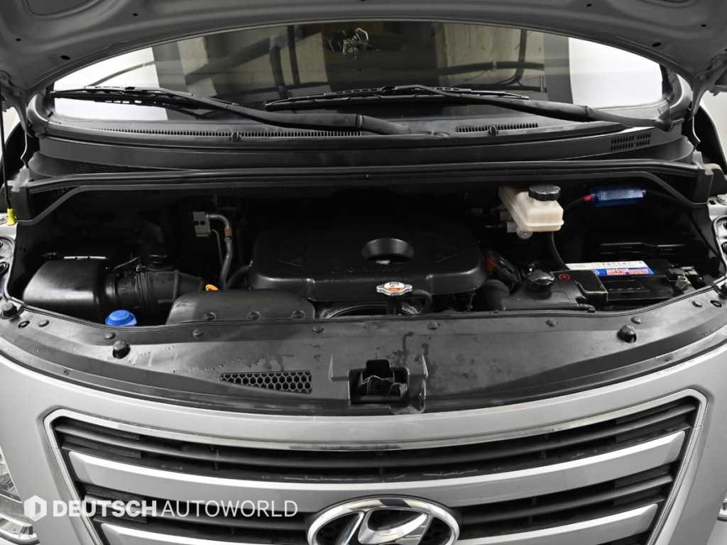 HYUNDAI Starex - Vista 6