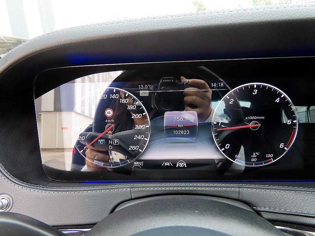 Mercedes Benz S Class - Vista 9