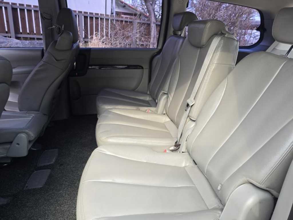 KIA Carnival - Vista 8