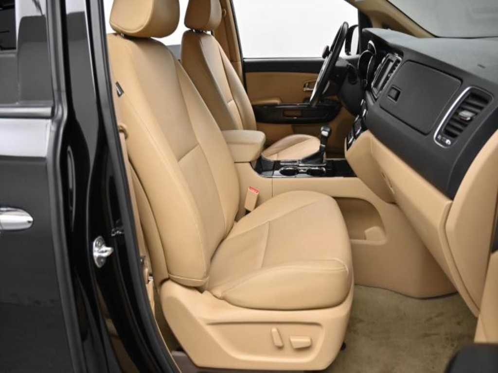 KIA Carnival - Vista 10