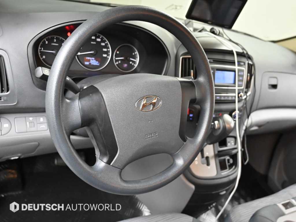 HYUNDAI Starex - Vista 12