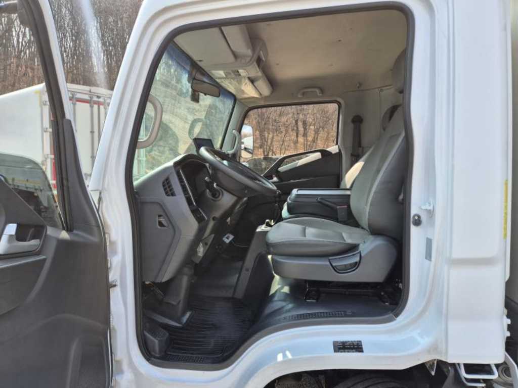 medium and large cargo truck - Vista 12