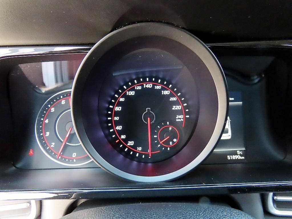 HYUNDAI Avante - Vista 9