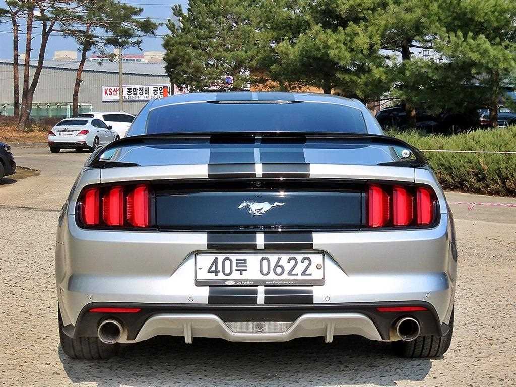 Ford Mustang - Vista 4