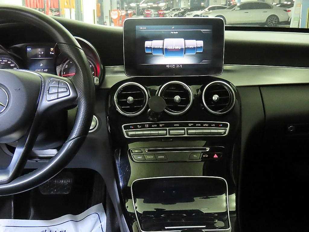 Mercedes Benz C Class - Vista 11