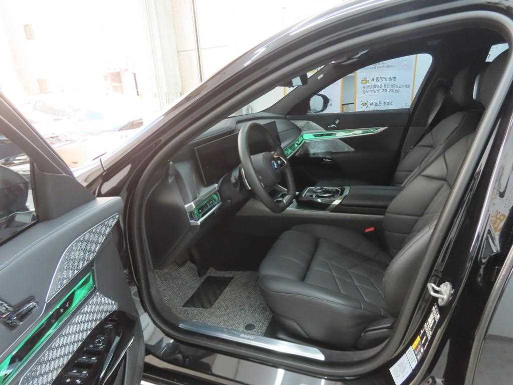 BMW 7 Series - Vista 5