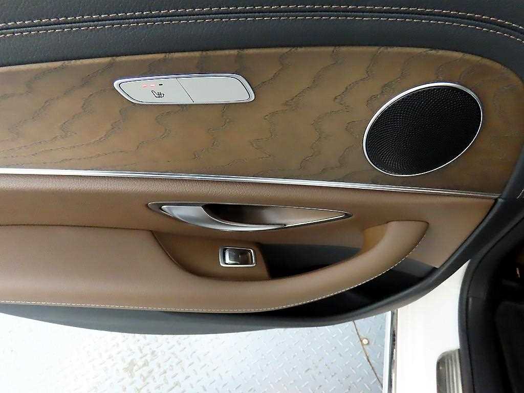 Mercedes Benz E class - Vista 12