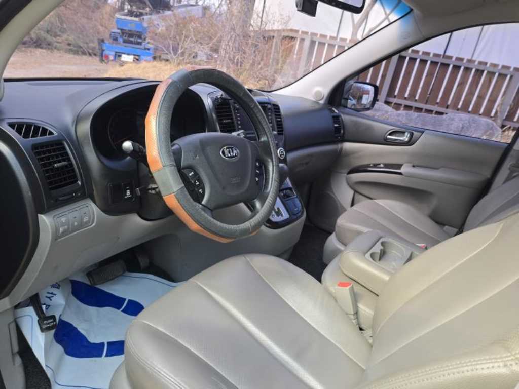 KIA Carnival - Vista 9