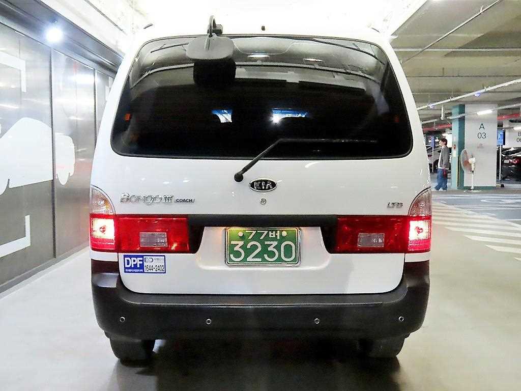 KIA Bongo 3 Minibus - Vista 5