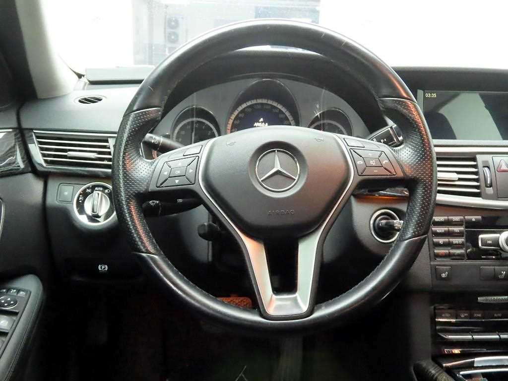 Mercedes Benz E class - Vista 8