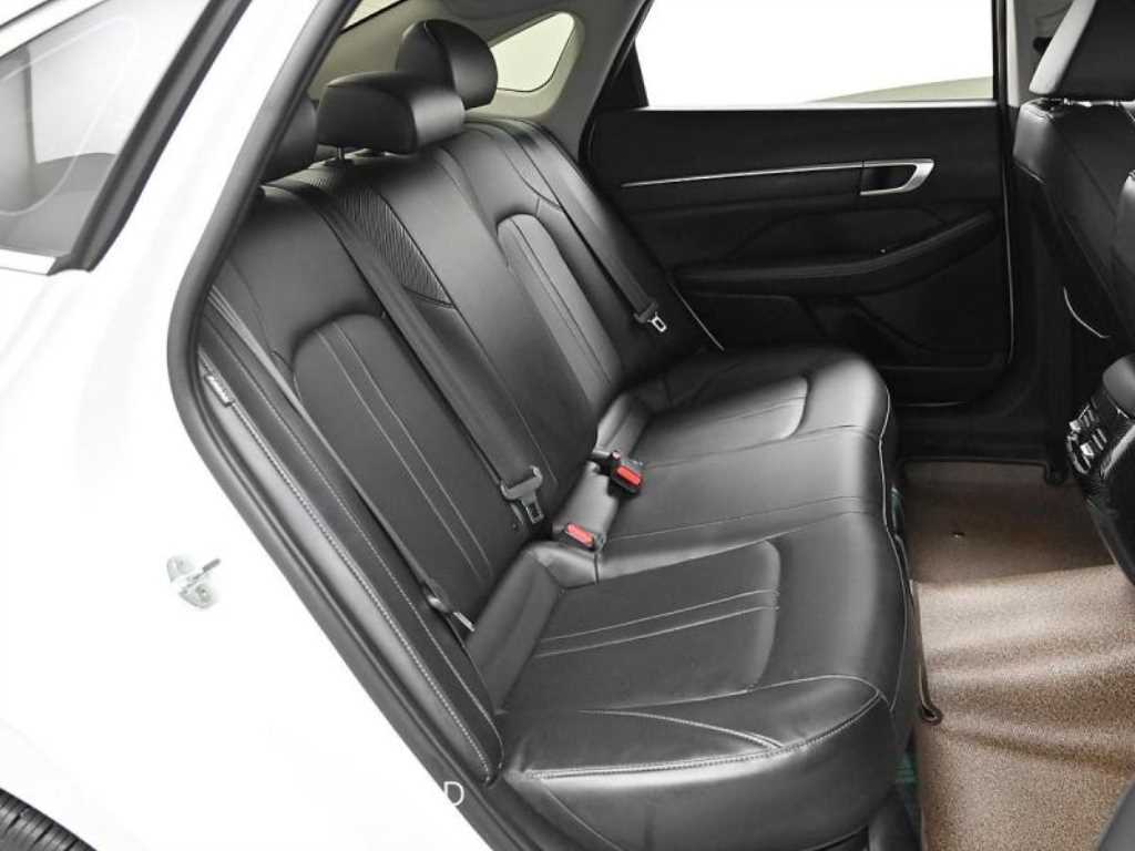 HYUNDAI Sonata - Vista 11