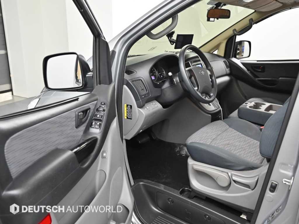 HYUNDAI Starex - Vista 10