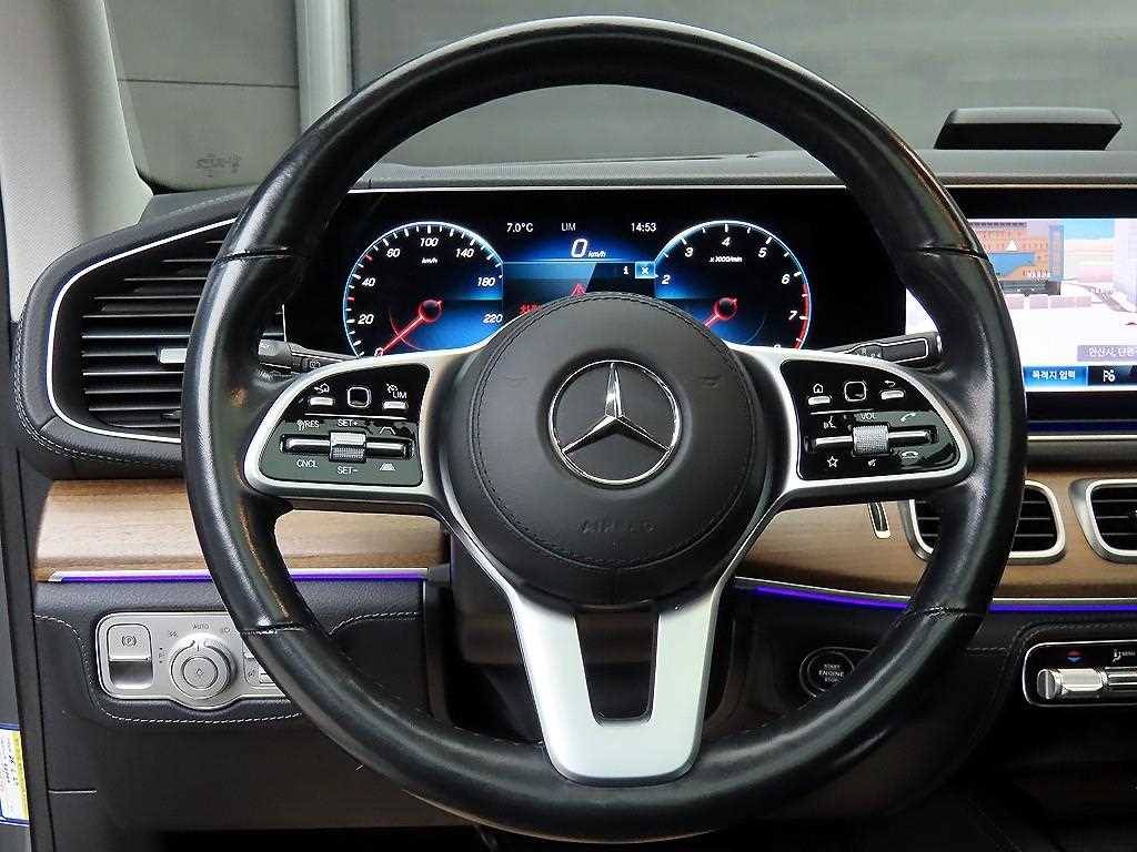 Mercedes Benz GLE Class - Vista 9