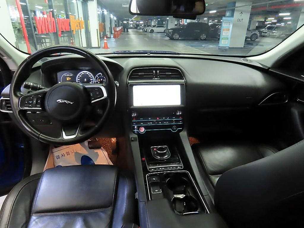 Jaguar F-PACE - Vista 10