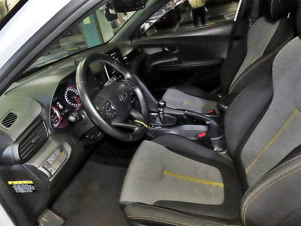 HYUNDAI Veloster - Vista 6