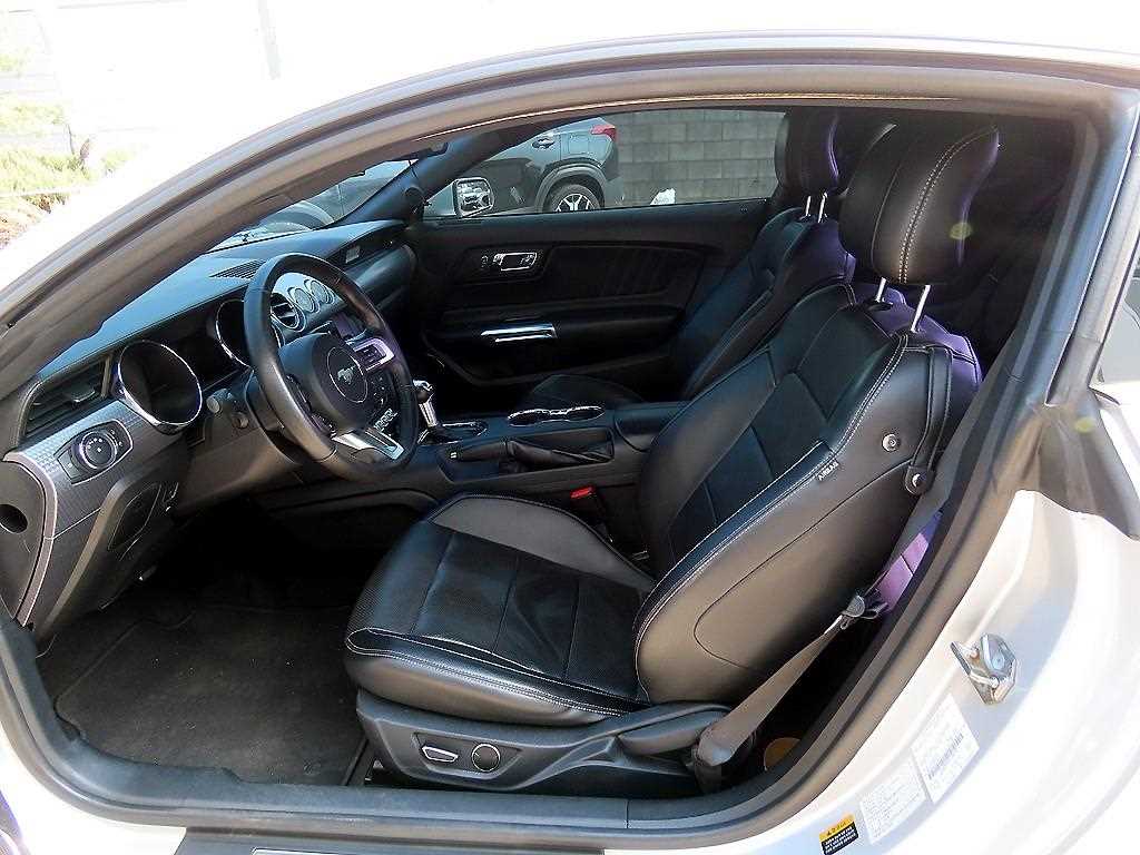 Ford Mustang - Vista 5