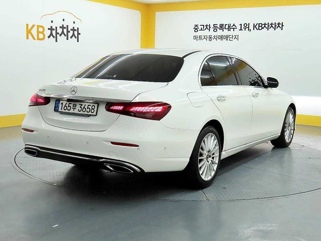 Mercedes Benz E class - Vista 4