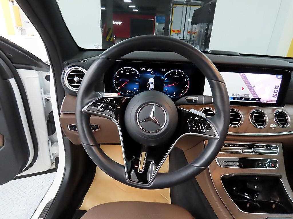 Mercedes Benz E class - Vista 9