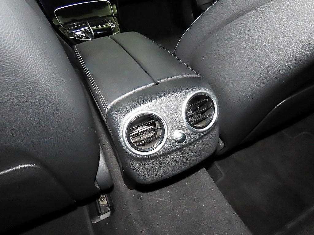 Mercedes Benz C Class 2017 Negro - Importación desde Corea - HF Imports Iquique - Foto 16