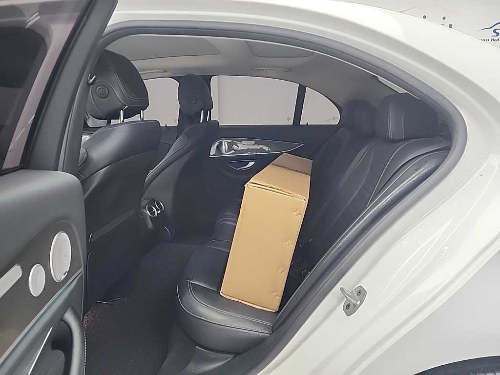 Mercedes Benz E class - Vista 12