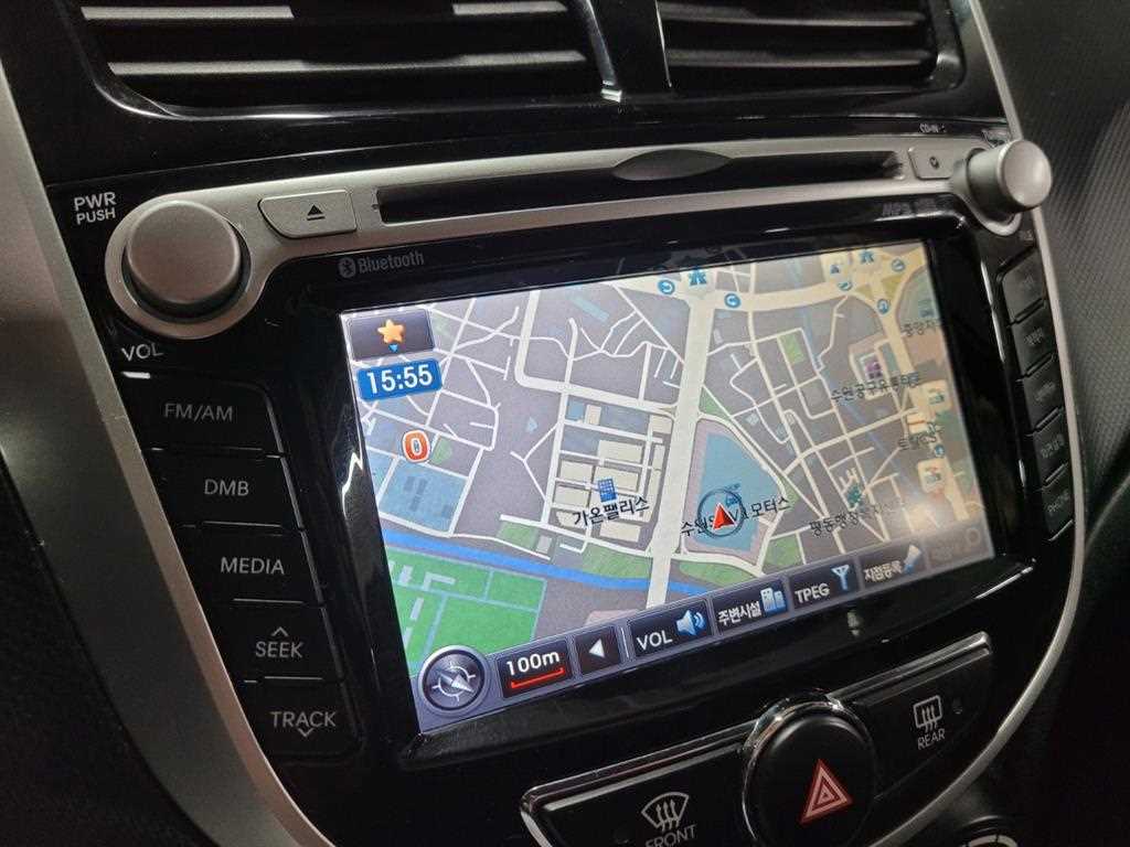 HYUNDAI Accent - Vista 10