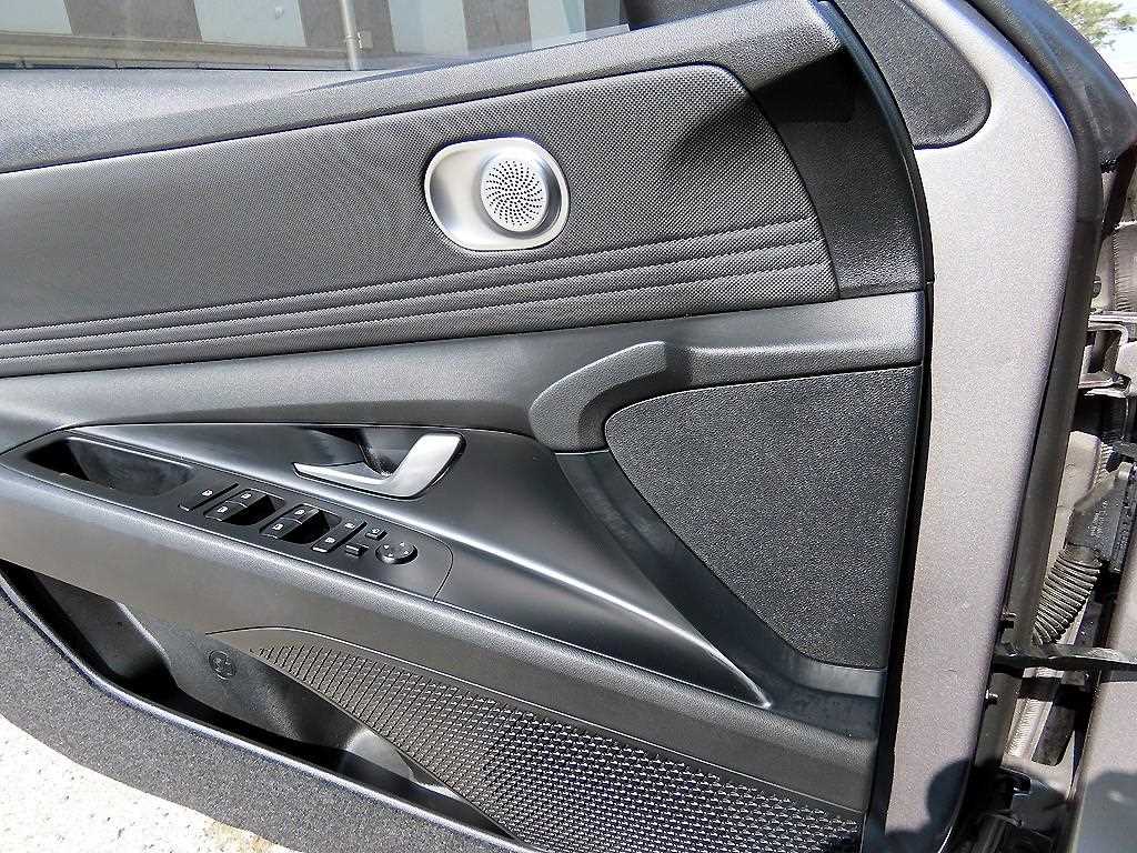 HYUNDAI Avante - Vista 11