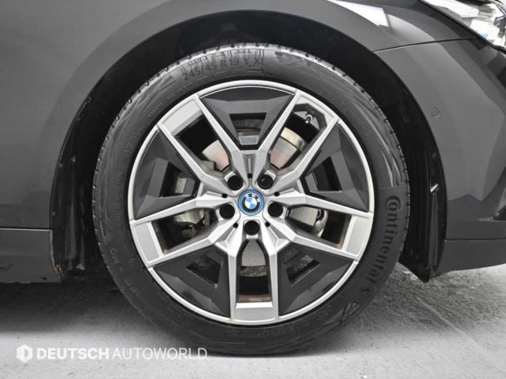 BMW 5 Series - Vista 5