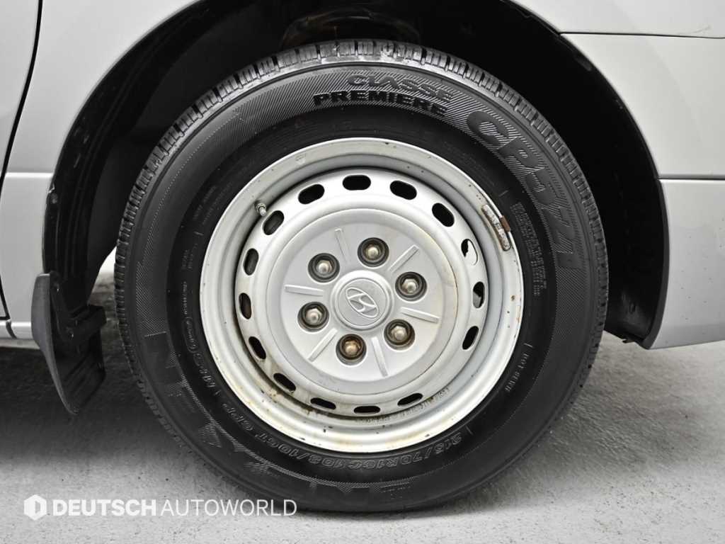 HYUNDAI Starex - Vista 5