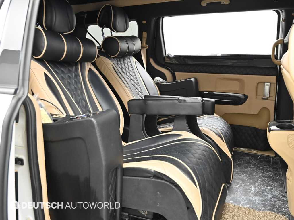 KIA Carnival - Vista 12