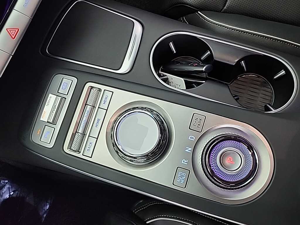 Genesis GV70 - Vista 8