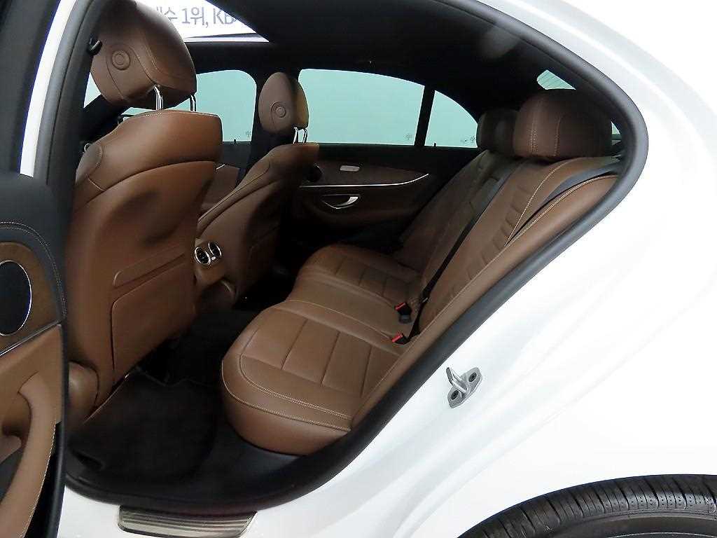 Mercedes Benz E class - Vista 6