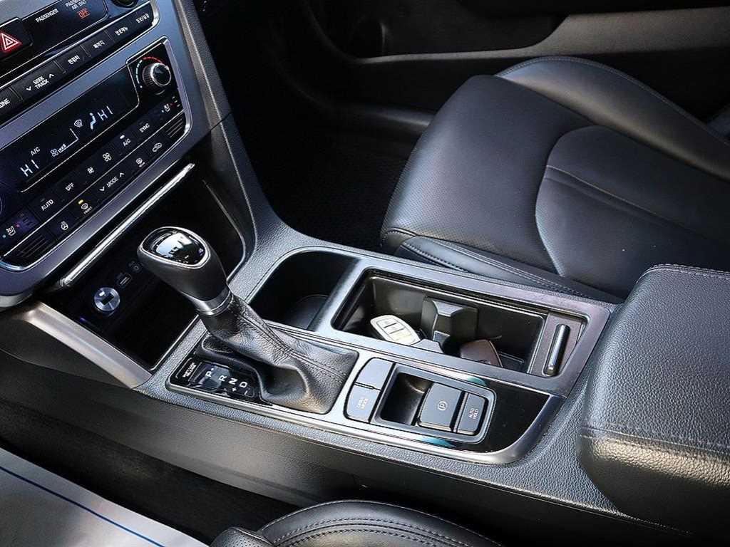 HYUNDAI Sonata - Vista 12