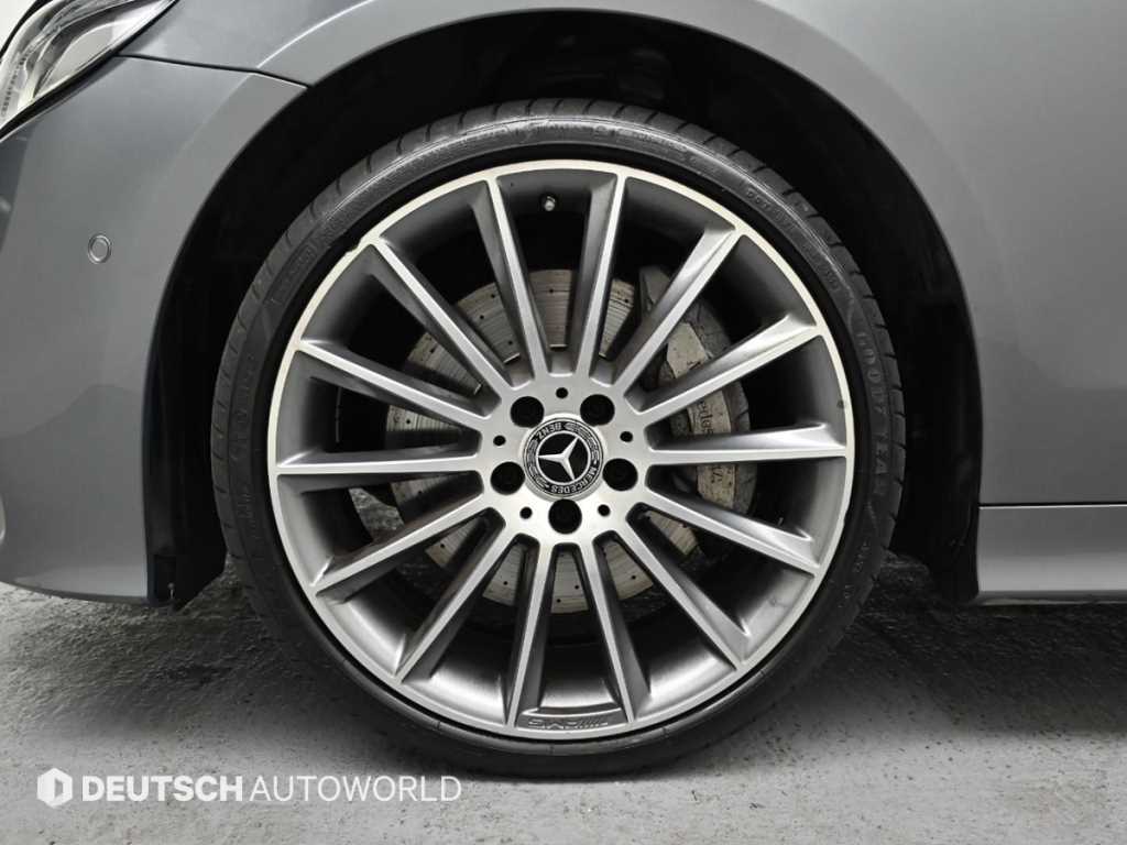 Mercedes Benz E class - Vista 5