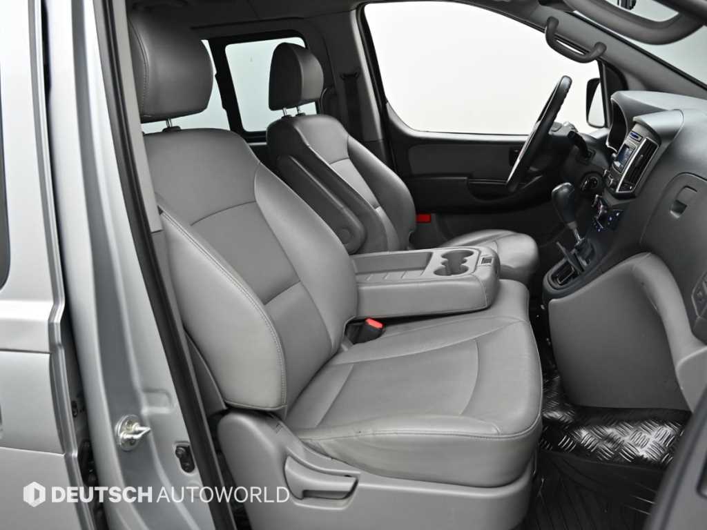 HYUNDAI Starex - Vista 10