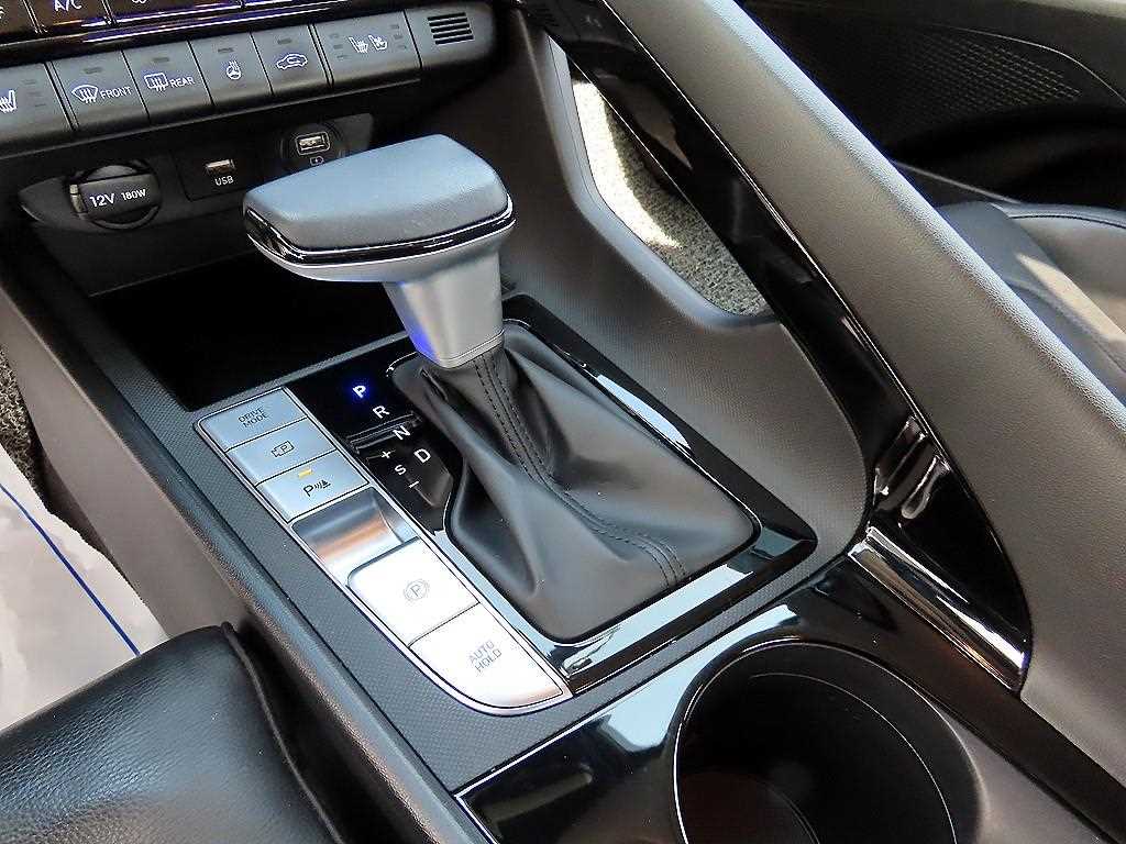 HYUNDAI Avante - Vista 10