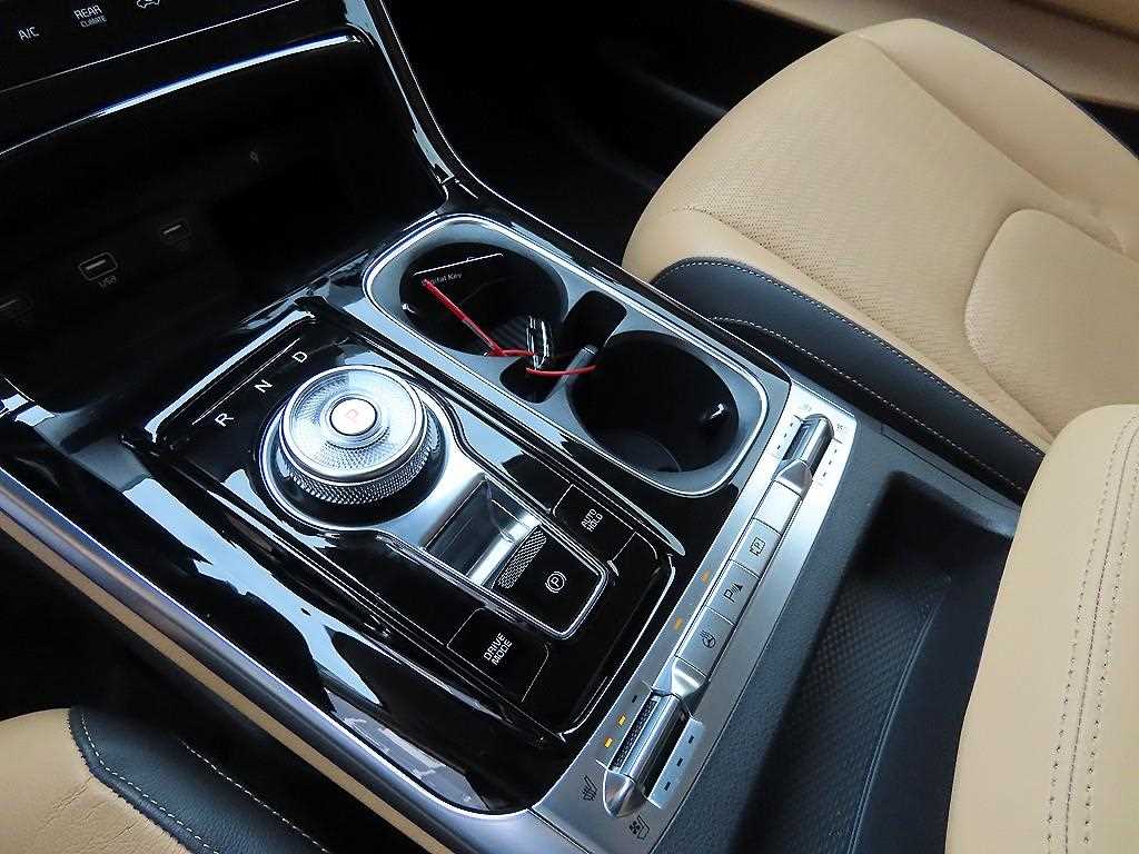 KIA Carnival - Vista 11