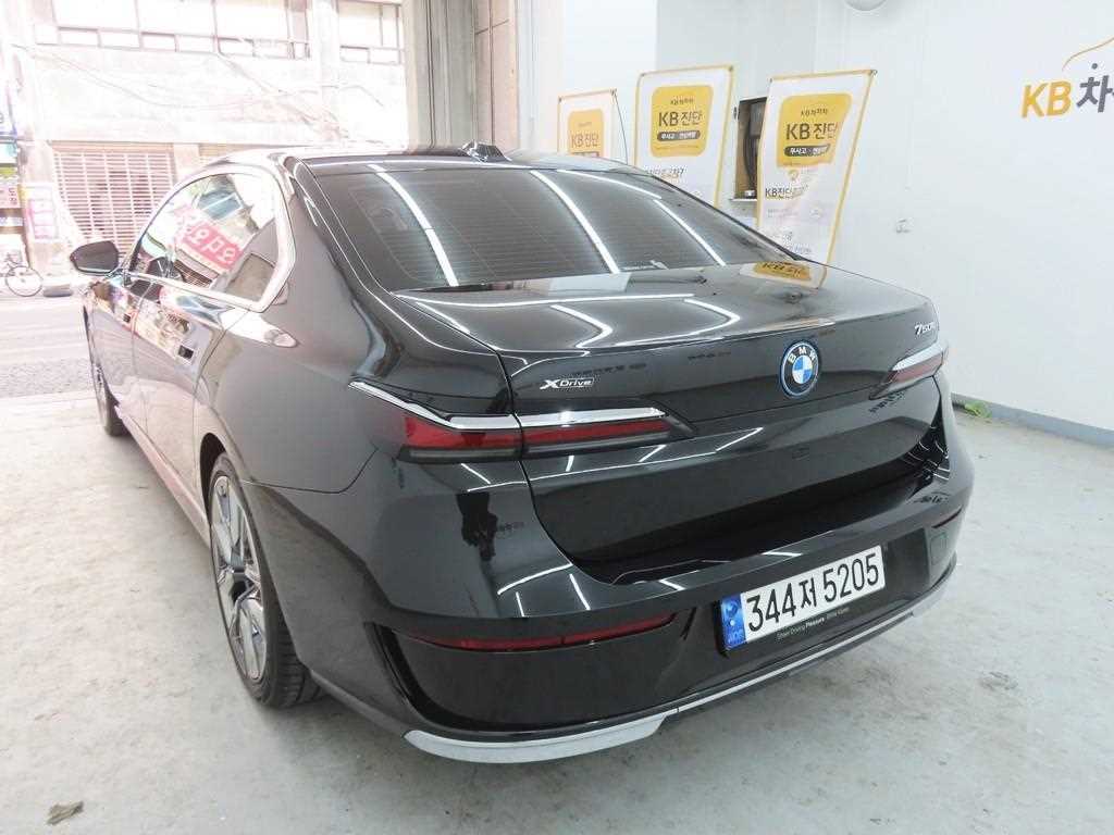 BMW 7 Series - Vista 4