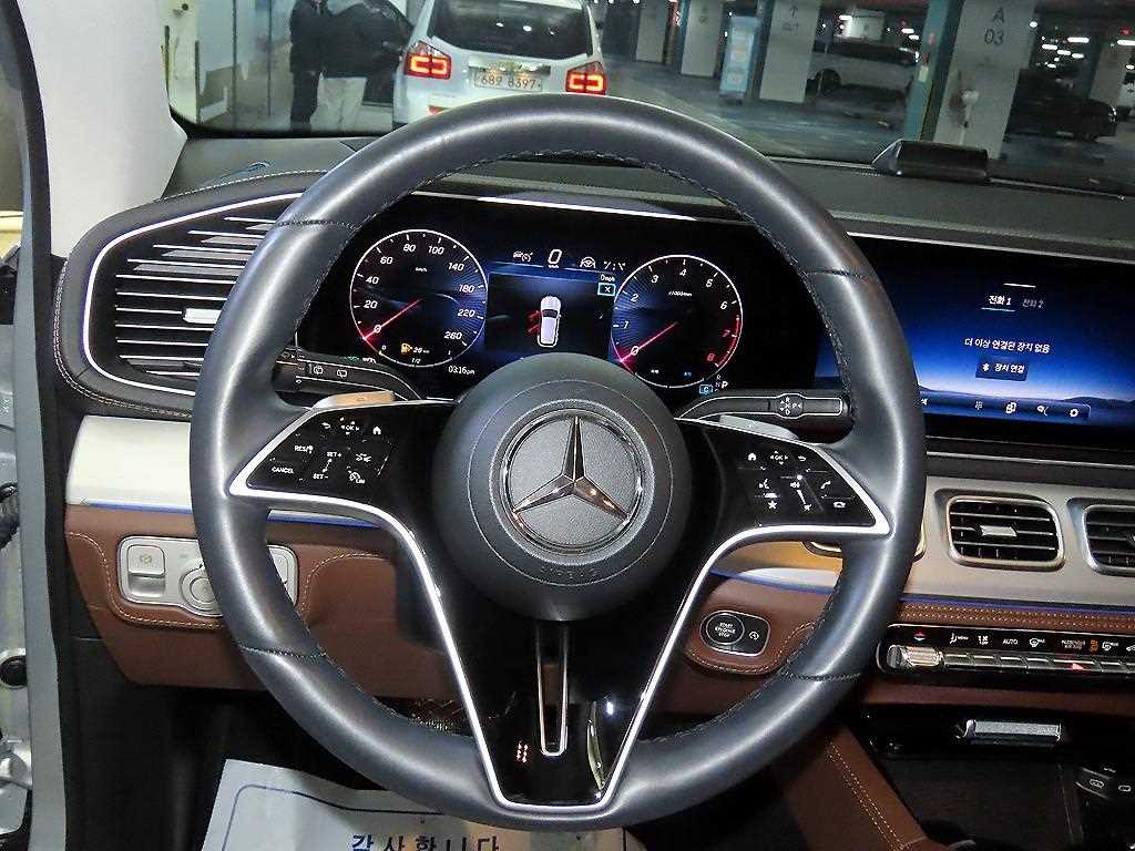 Mercedes Benz GLE Class - Vista 8