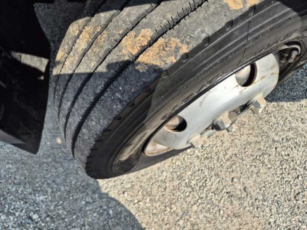 medium and large cargo truck - Vista 10