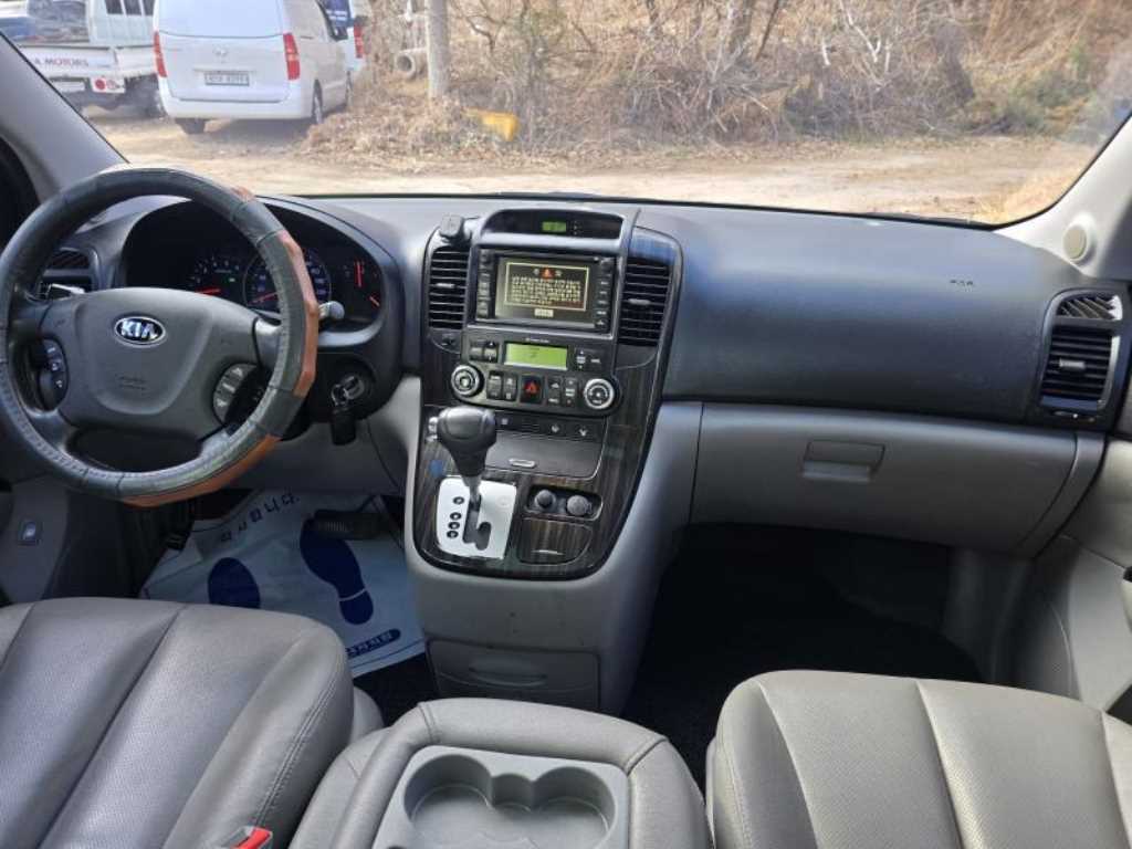 KIA Carnival - Vista 12