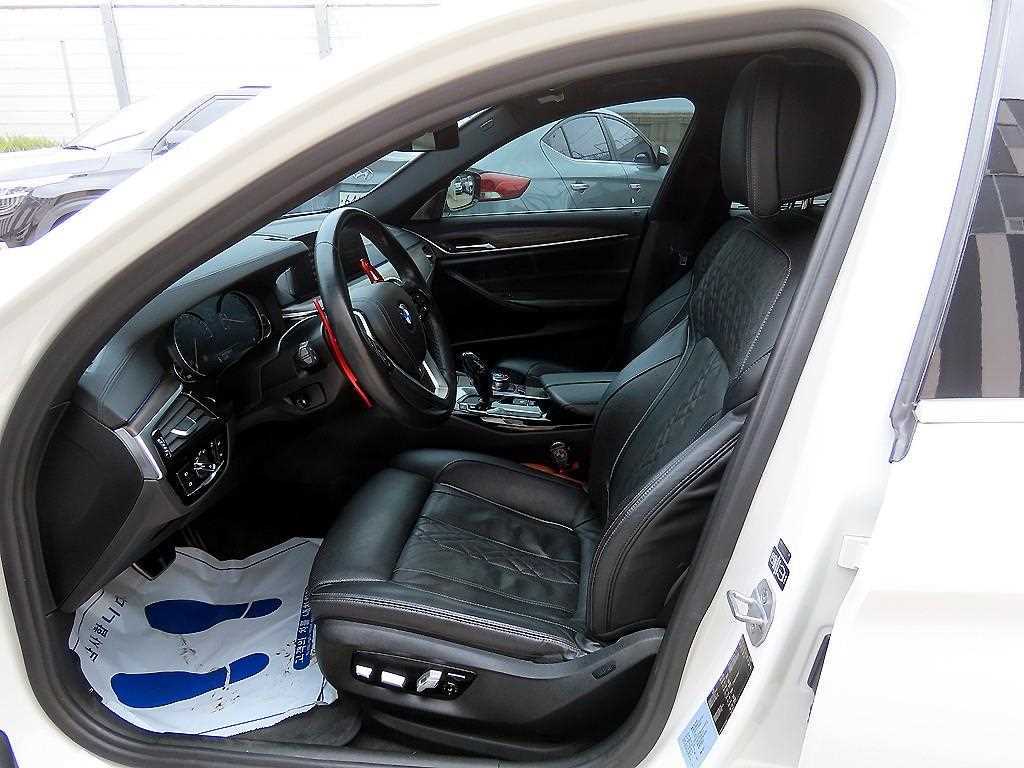 BMW 5 Series - Vista 5