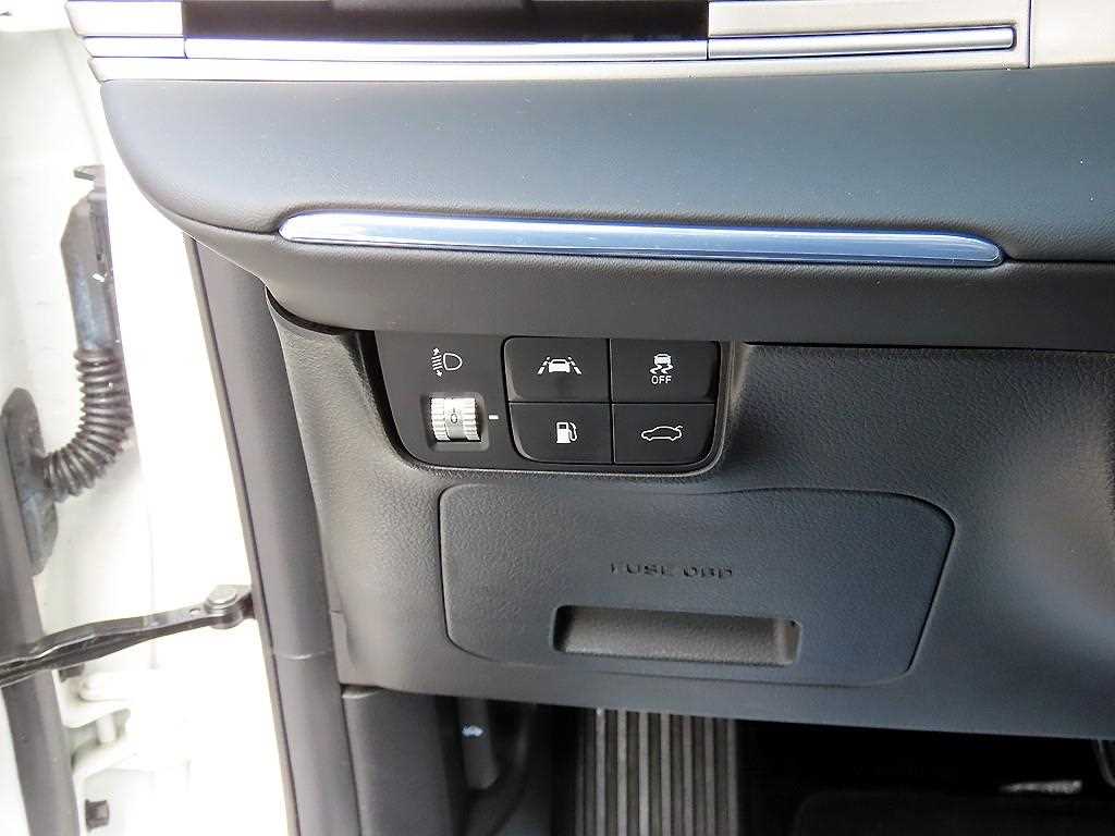 HYUNDAI Grandeur - Vista 12