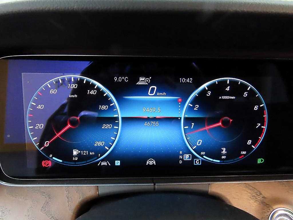 Mercedes Benz E class - Vista 8