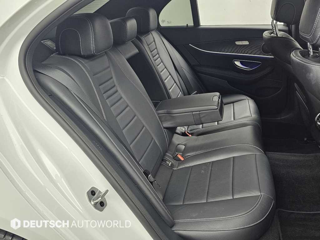 Mercedes Benz E class - Vista 12