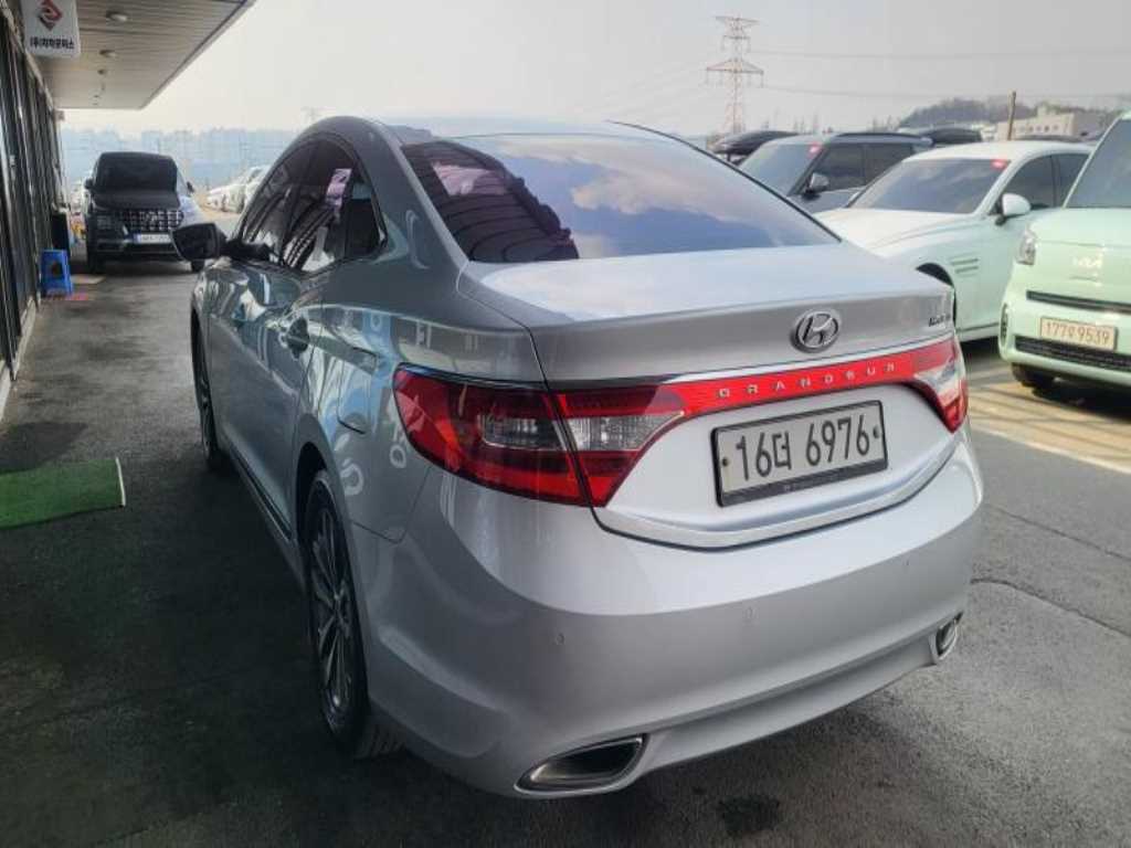 HYUNDAI Grandeur - Vista 7